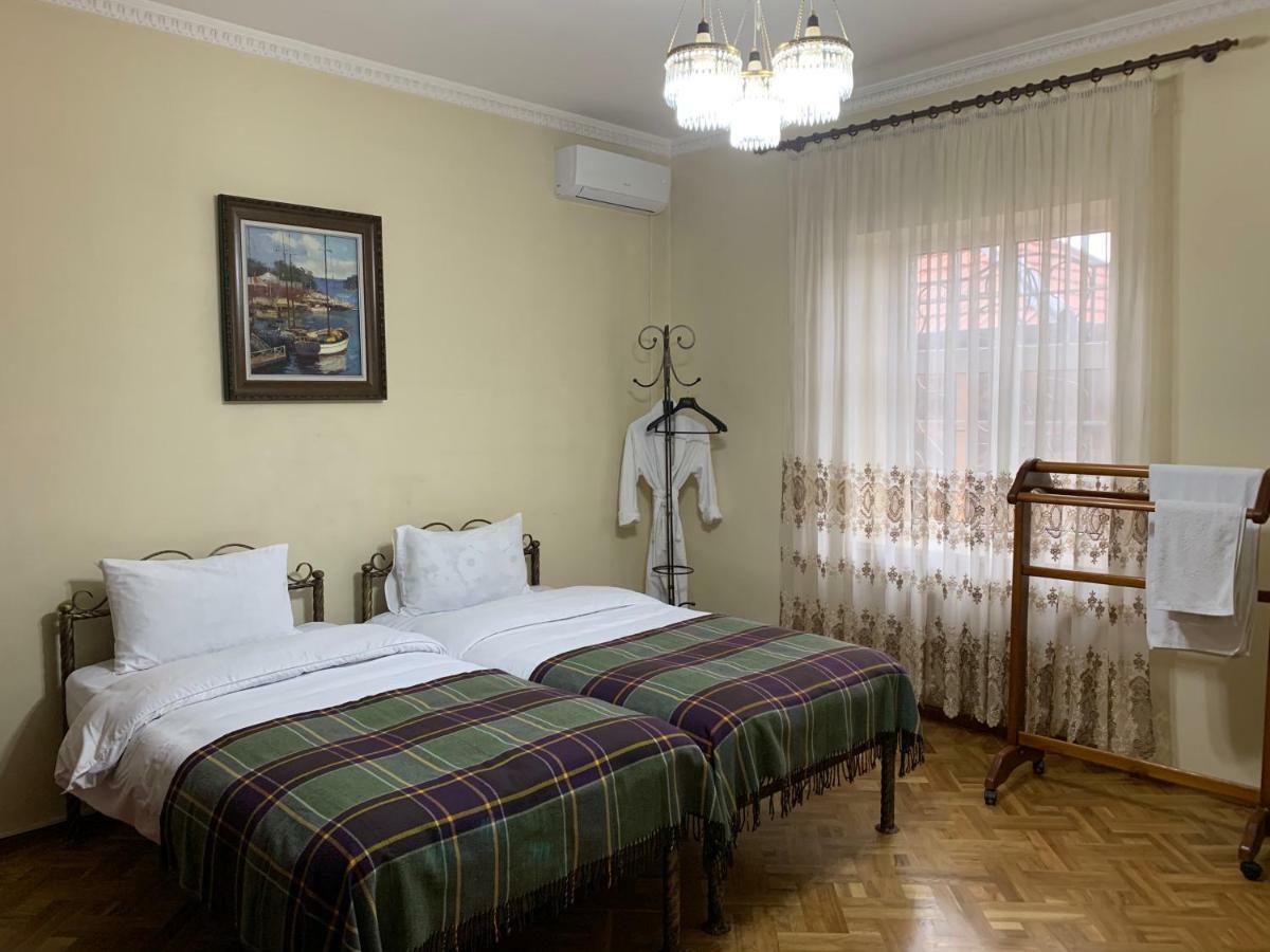 Astoria Garden Hotel Bisjkek Eksteriør billede